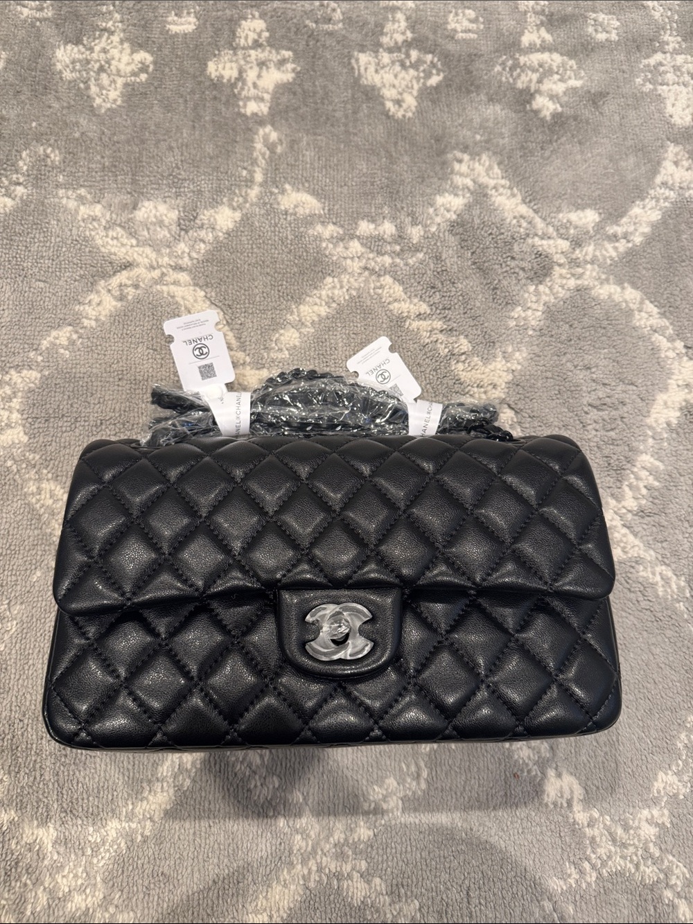 CHANEL style black on black small classic flap - Picture 2 of 12